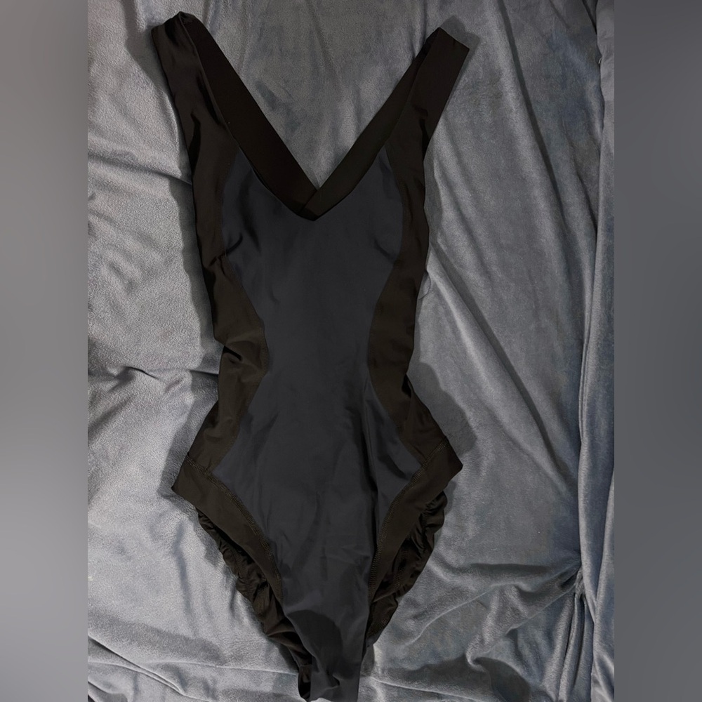LULULEMON one piece swimsuit. Size Small, navy and black